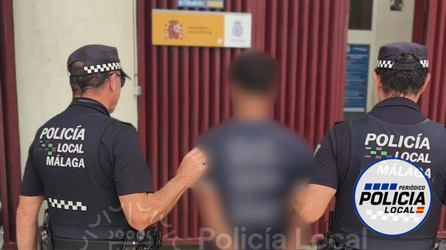 Detenido el joven que pintó de rojo la estatua del Marqués de Larios en Málaga durante las celebraciones del Mundial