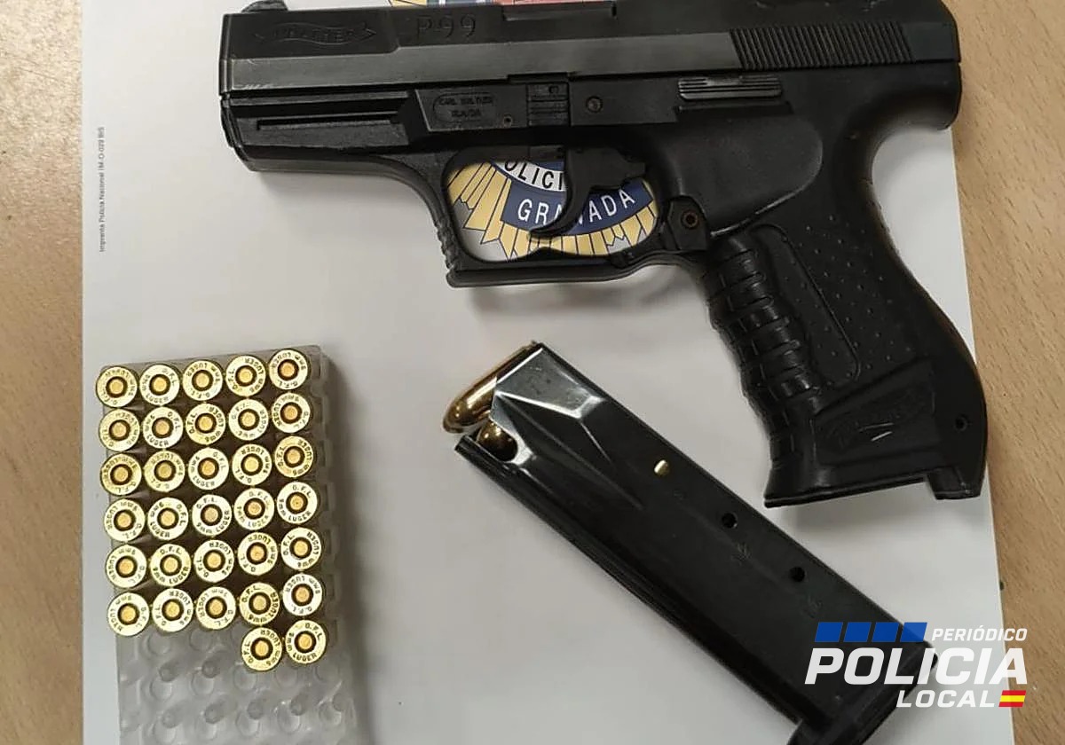 Detenido en Granada tras intentar huir de la Policía Local y arrojar una mochila con una pistola cargada