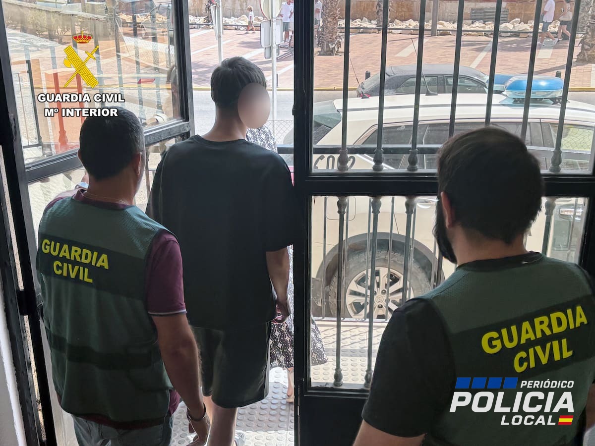 Detenido un joven por agredir a un policía local fuera de servicio en La Azohía