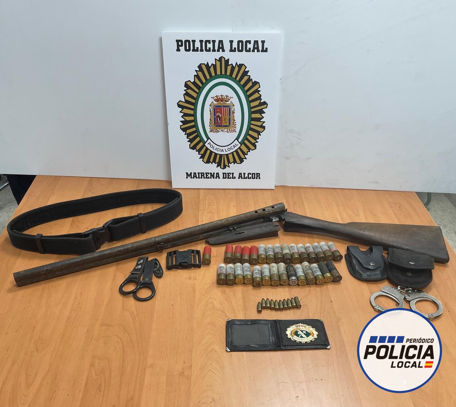 La Policía Local de Mairena del Alcor desaloja voluntariamente una vivienda ocupada e interviene objetos presuntamente robados