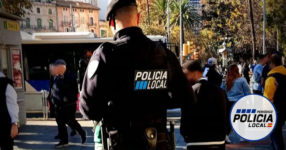 La Policía Local de Palma auxilia a una mujer de 77 años desorientada en un autobús de la EMT