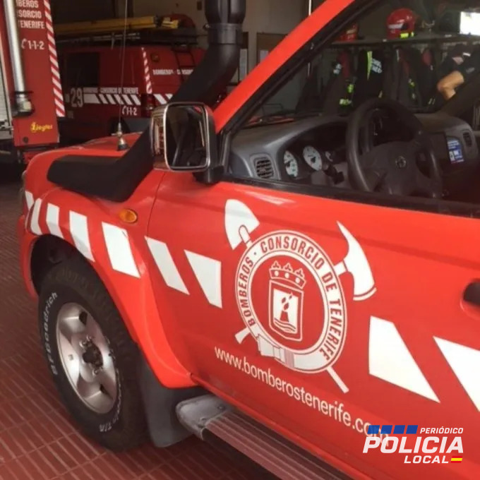 La Policía Local de Adeje interviene tras un incendio que deja tres afectados por humo