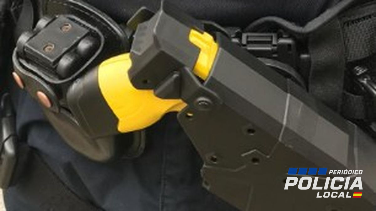 Policía Local de Santa Cruz de Tenerife moderniza con pistolas eléctricas y cámaras de grabación