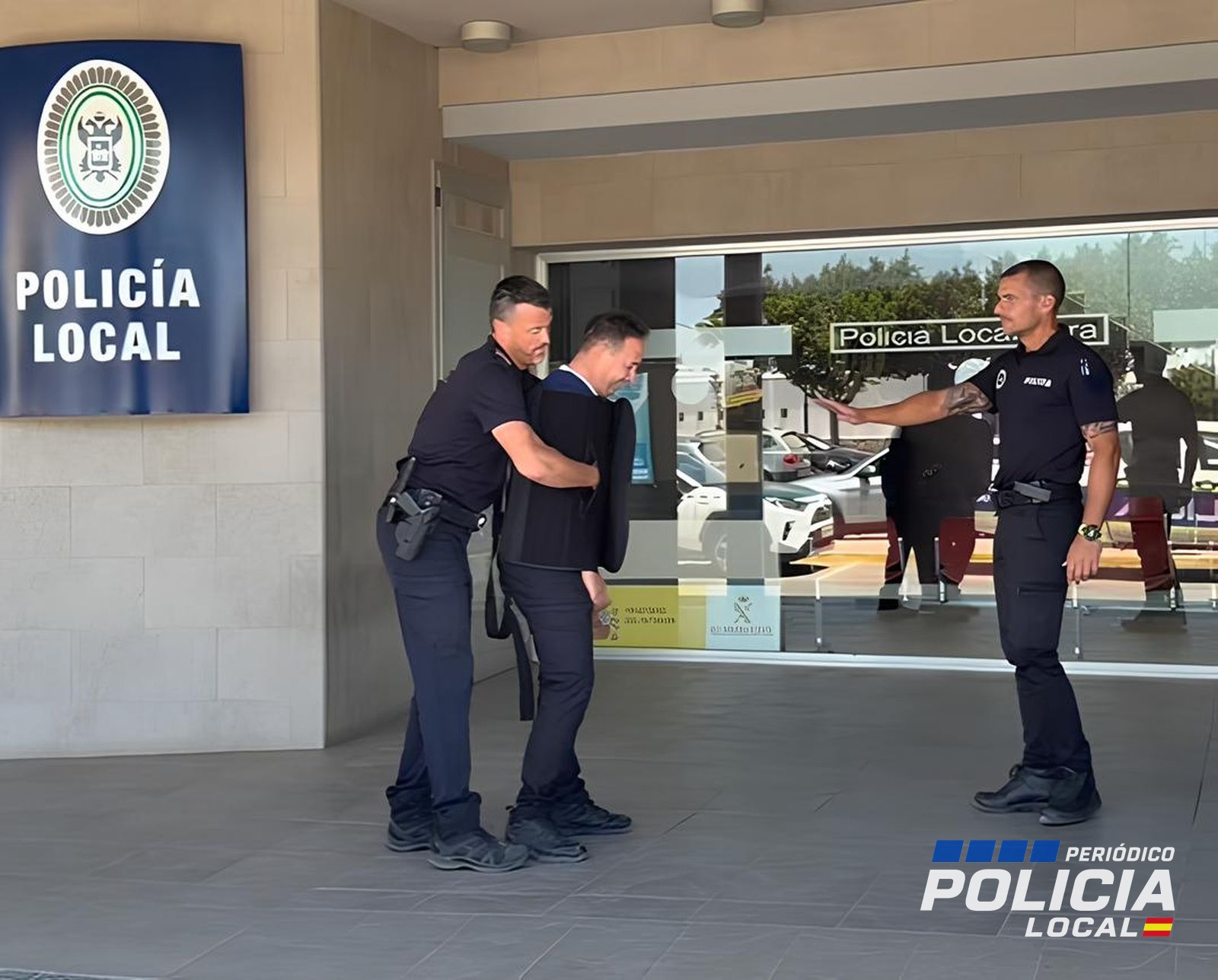 El Ayuntamiento de Vera dota a la Policía Local de manta de contención y dispositivos no letales