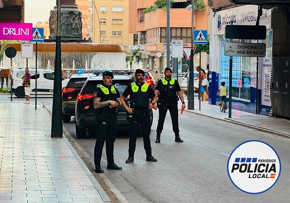 Lorca invierte 200.000 euros en pistolas de gas pimienta, táser, armas largas y cámaras corporales para su Policía Local