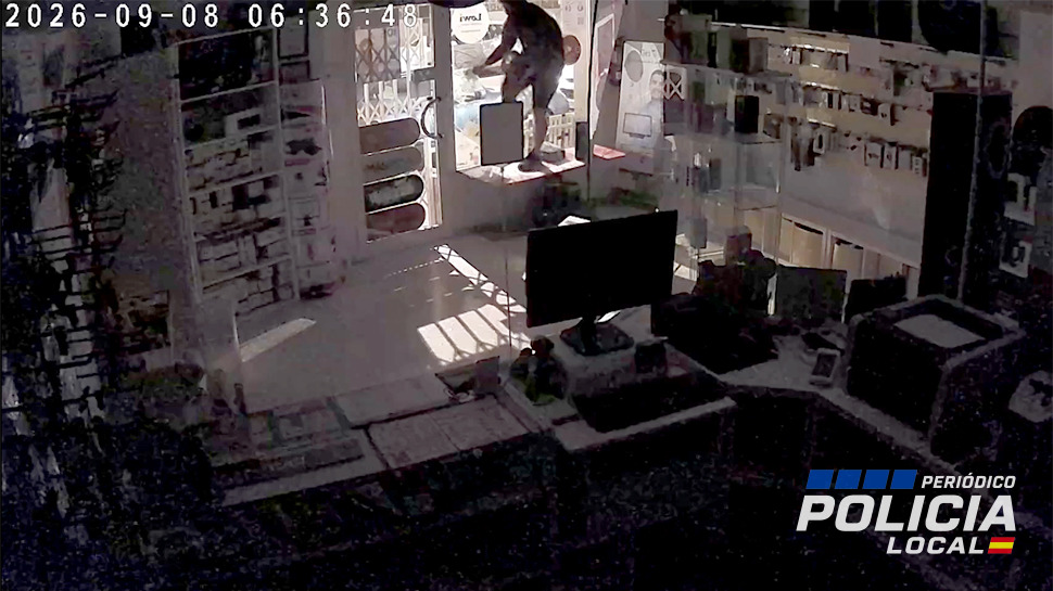 La Policía Local de Almuñécar detiene a un hombre vinculado a cuatro robos en comercios