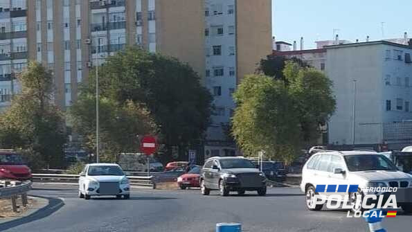 La Policía Local interviene tras la colisión de un autobús y un turismo en Huelva