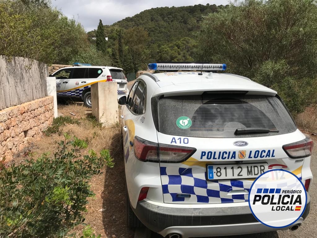 La Policía Local de Sant Josep desmantela una presunta fiesta ilegal con más de 250 personas en es Cubells