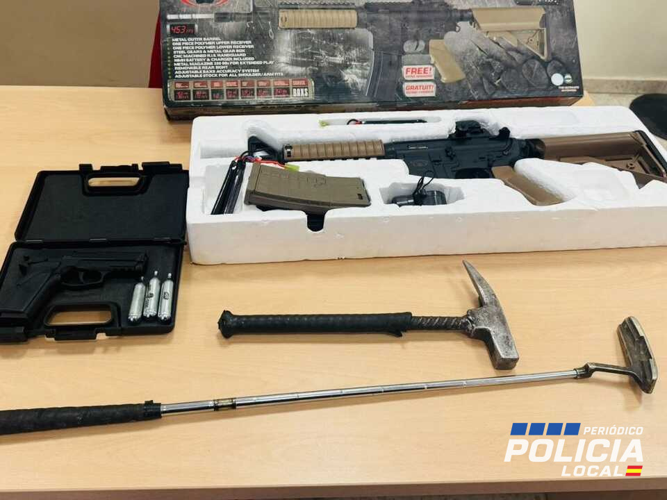 Policía Local confisa 2 réplicas de armas y katana en controles de tráfico en Córdoba