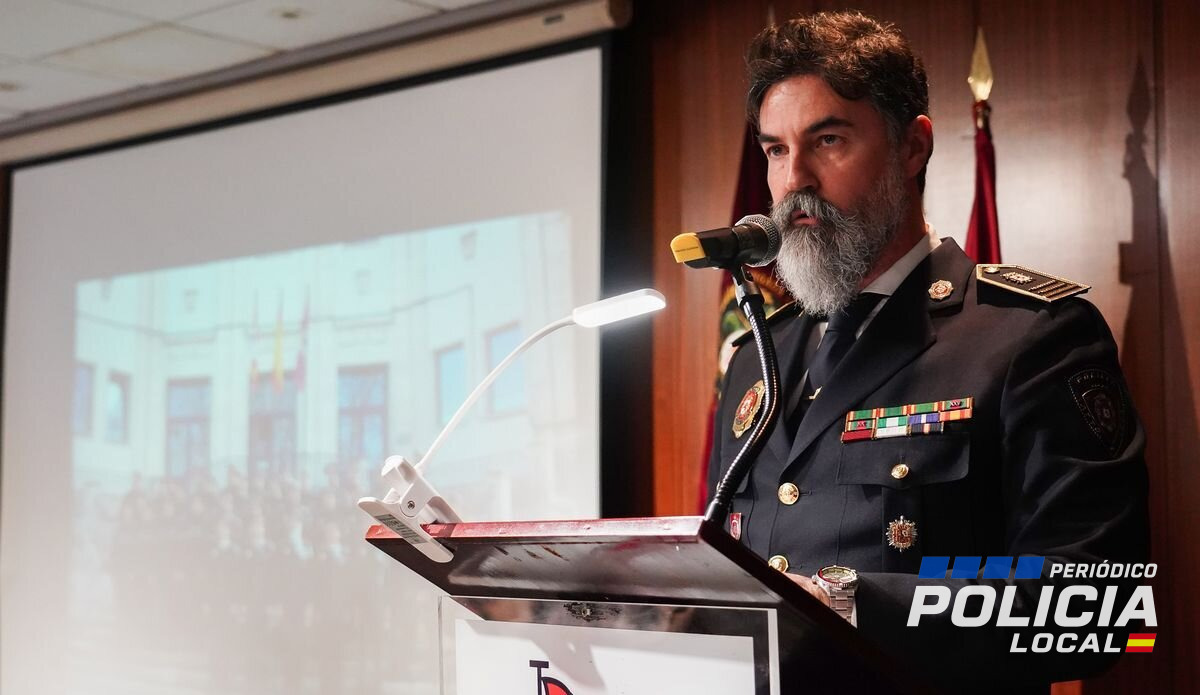 Policía Local de León distingue a ocho agentes y alcaldes en condecoraciones de San Marcelo