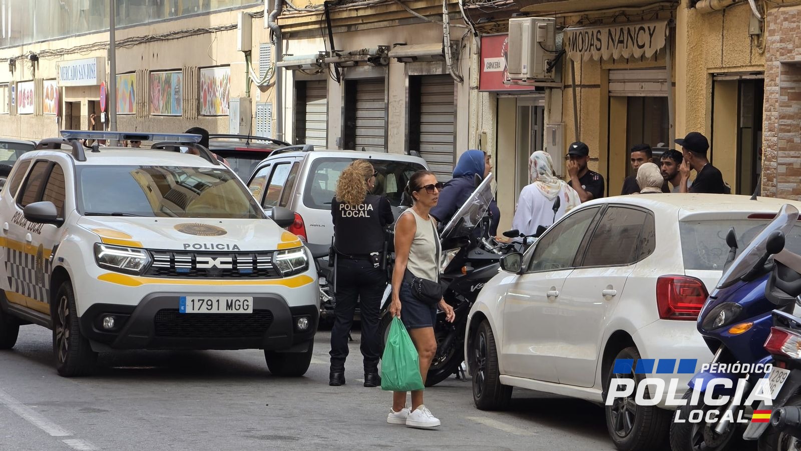 La Policía Local, con la colaboración de vecinos, evita una pelea en la calle Romero de Córdoba (Hadú) en la que se habría...