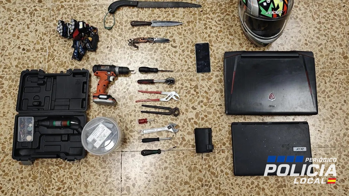 Huye a 145 km/h en un SEAT Ibiza presuntamente implicado en un robo; dos menores detenidos y conductor identificado