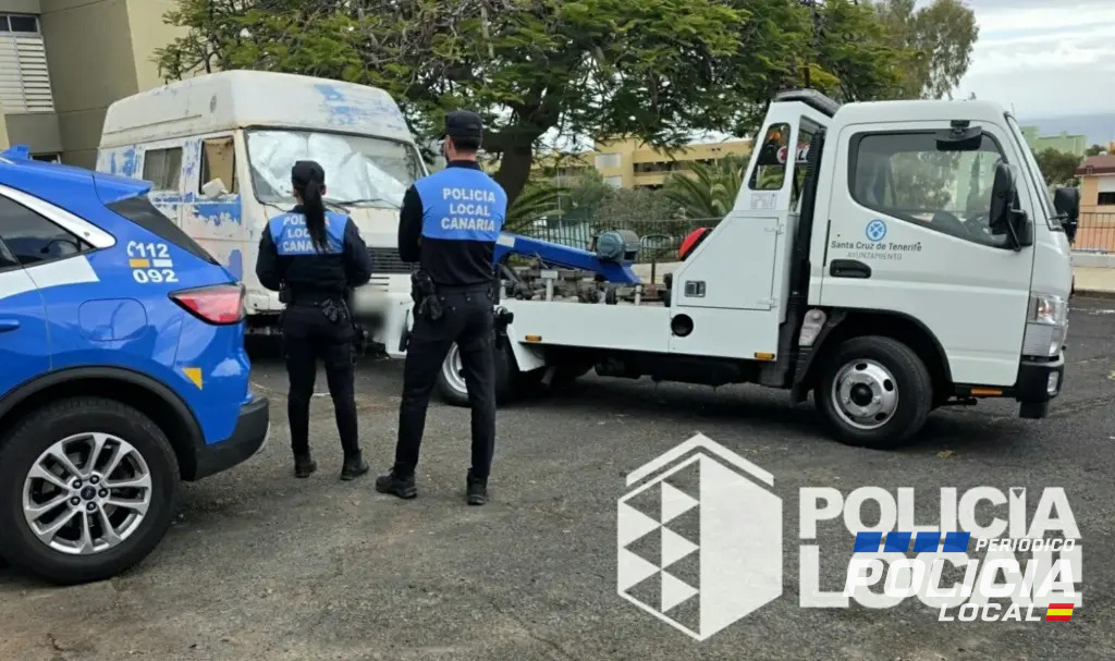 La Policía Local de Santa Cruz de Tenerife retira 45 vehículos abandonados desde mayo