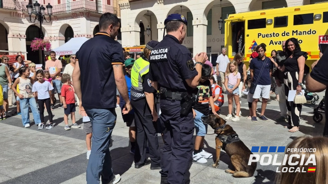 La Policía Local de Huesca acerca su trabajo a las familias en una feria de primeros auxilios