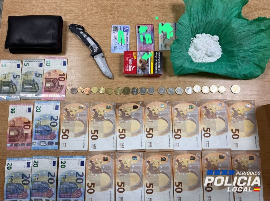 La Policía Local de Chiclana detiene a un hombre en La Barrosa por un presunto delito contra la salud pública