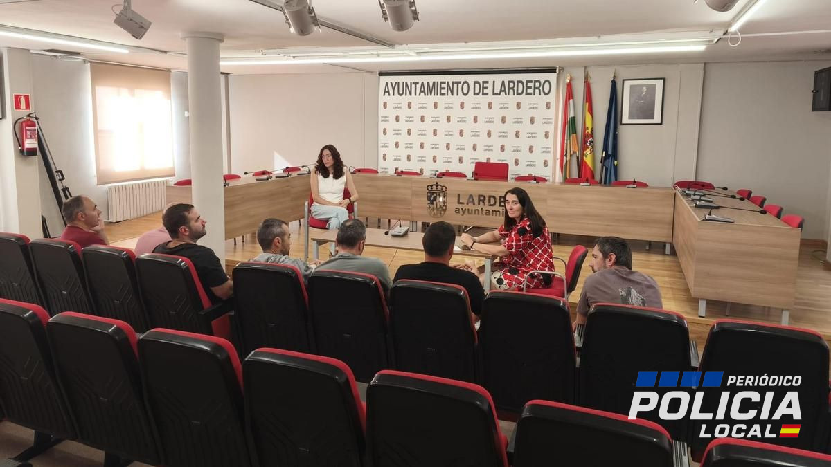 Los turnos con un solo policía local continúan en Lardero: “La postura del Ayuntamiento deja el conflicto abocado a la vía judicial”
