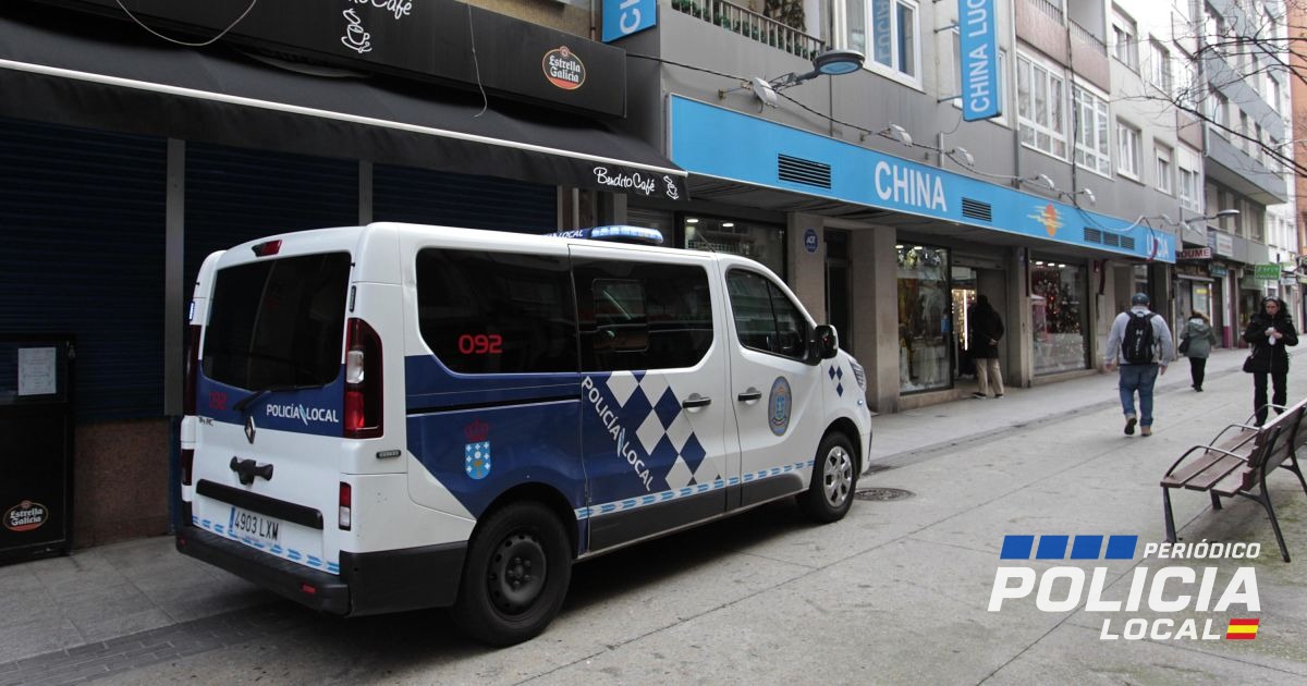 Policía Local de A Coruña salva a un joven con hemorragia arterial en Orzán