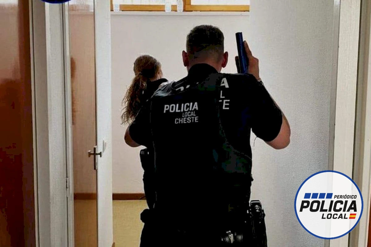 Un policía local de Cheste es atacado con un cuchillo al intervenir en una agresión tras negativa a comprar droga