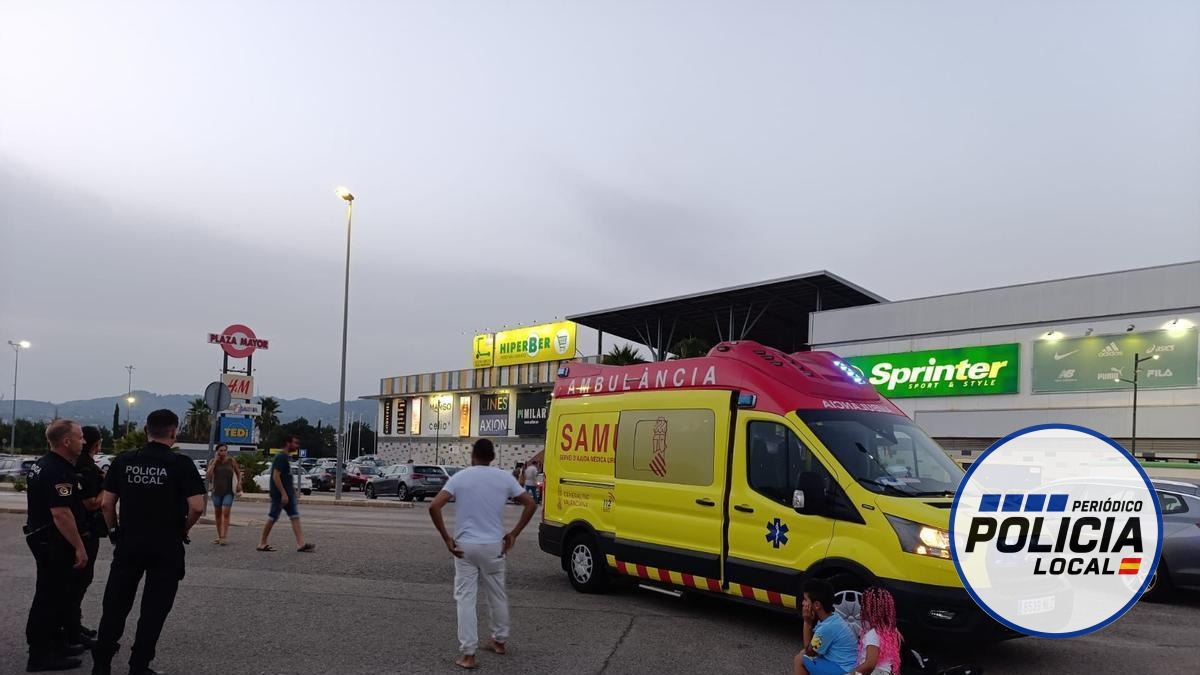 La Policía Local de Xàtiva salva a una bebé de un año que dejó de respirar junto a un centro comercial