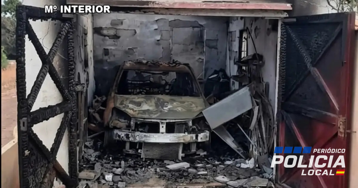 La Policía Local de Formentera participa en la evacuación de un matrimonio durante un incendio