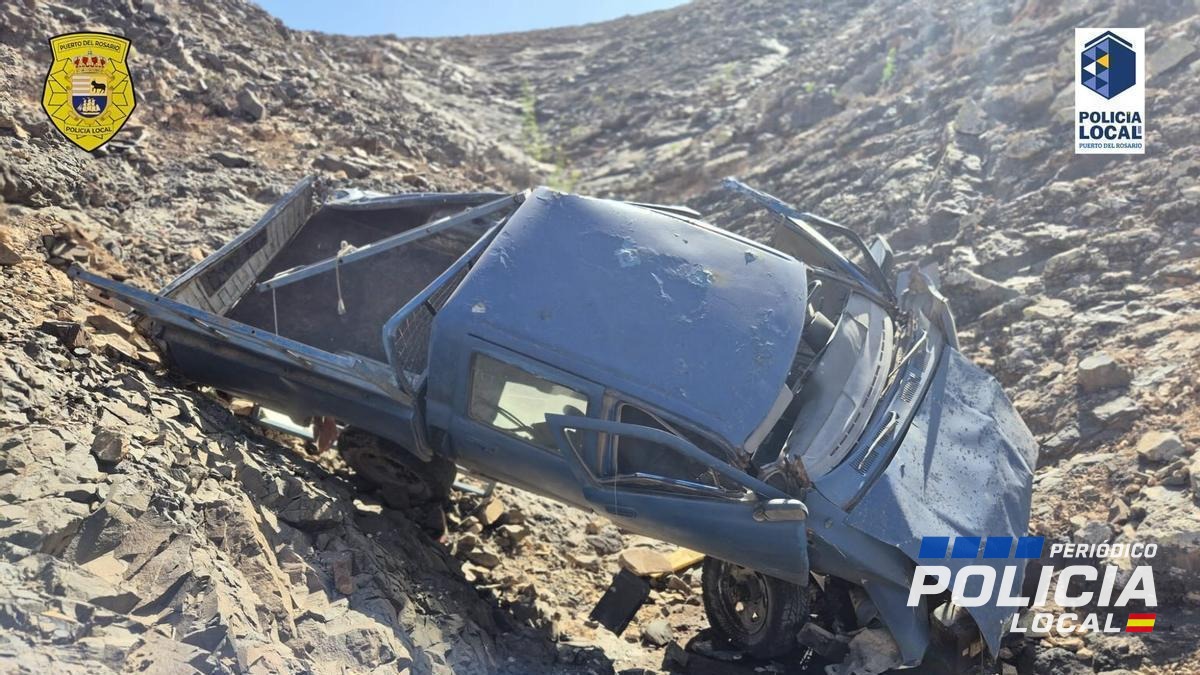 Un coche abandonado en un barranco de Puerto del Rosario provoca vertidos contaminantes y abre investigación