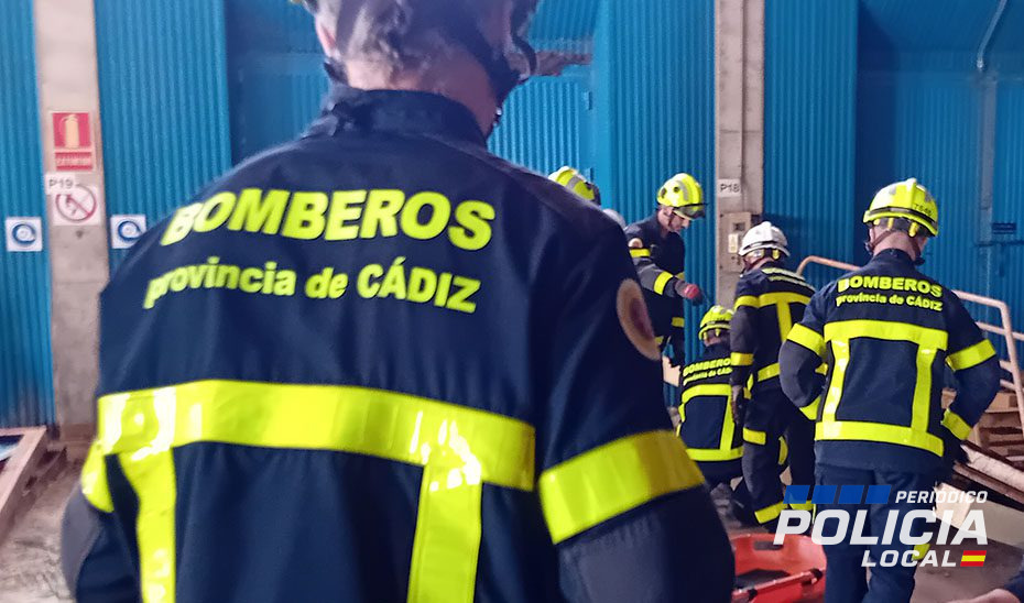 La Policía Local interviene tras el incendio de una moto que dejó cuatro afectados en Arcos