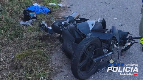 La Policía Local de Ribeira interviene tras un choque frontal que deja herido a un motorista