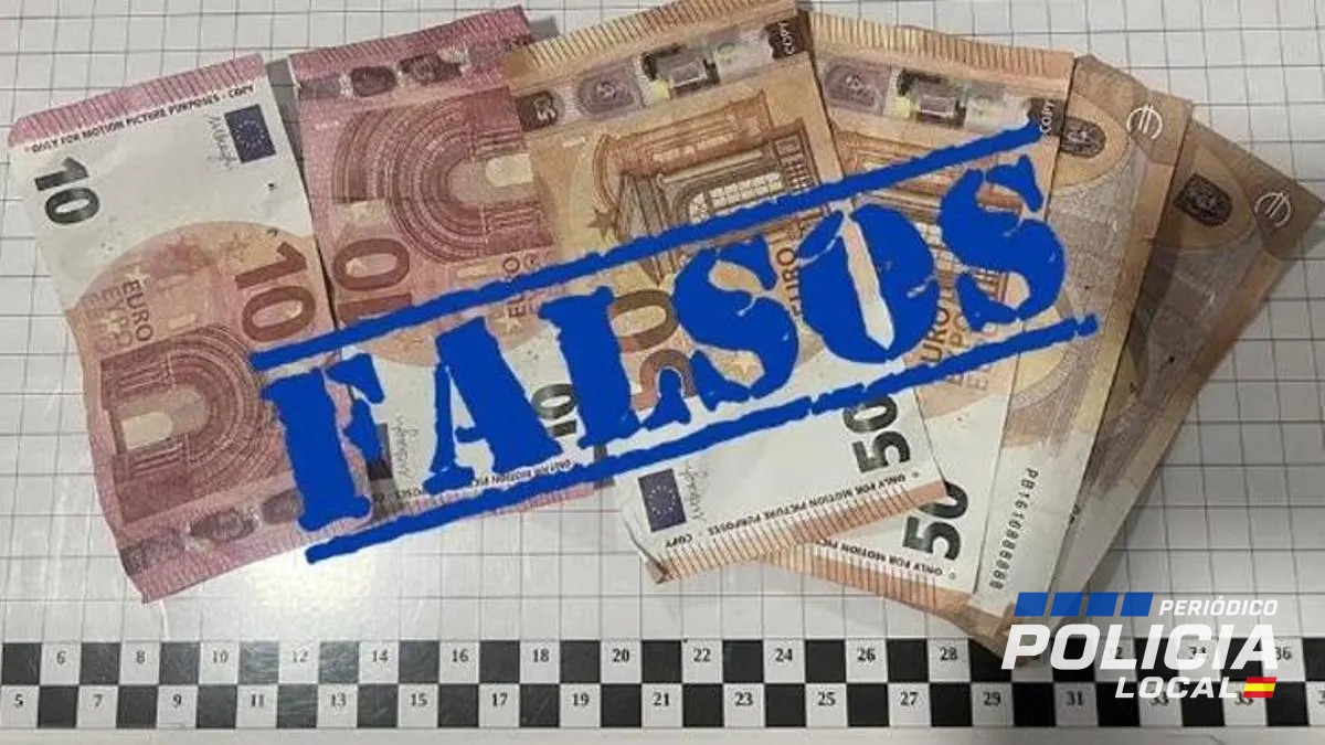 Policía Local retira billetes falsos arrojados en la plaza de las Albercas de Don Benito