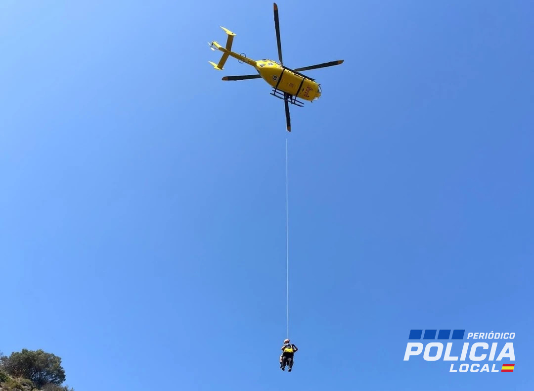 La Policía Local de Castelldefels participa en el rescate de un excursionista afectado por un golpe de calor