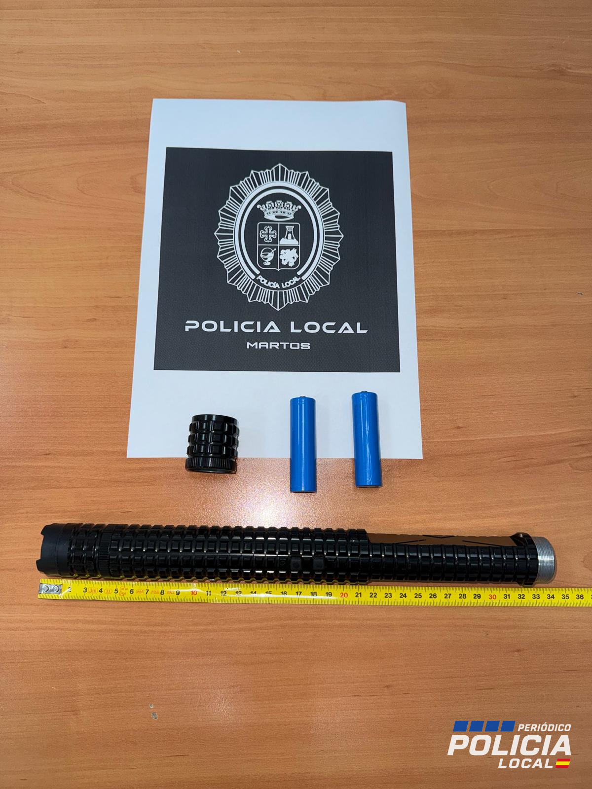 La Policía Local de Martos interviene un táser oculto bajo la apariencia de una linterna