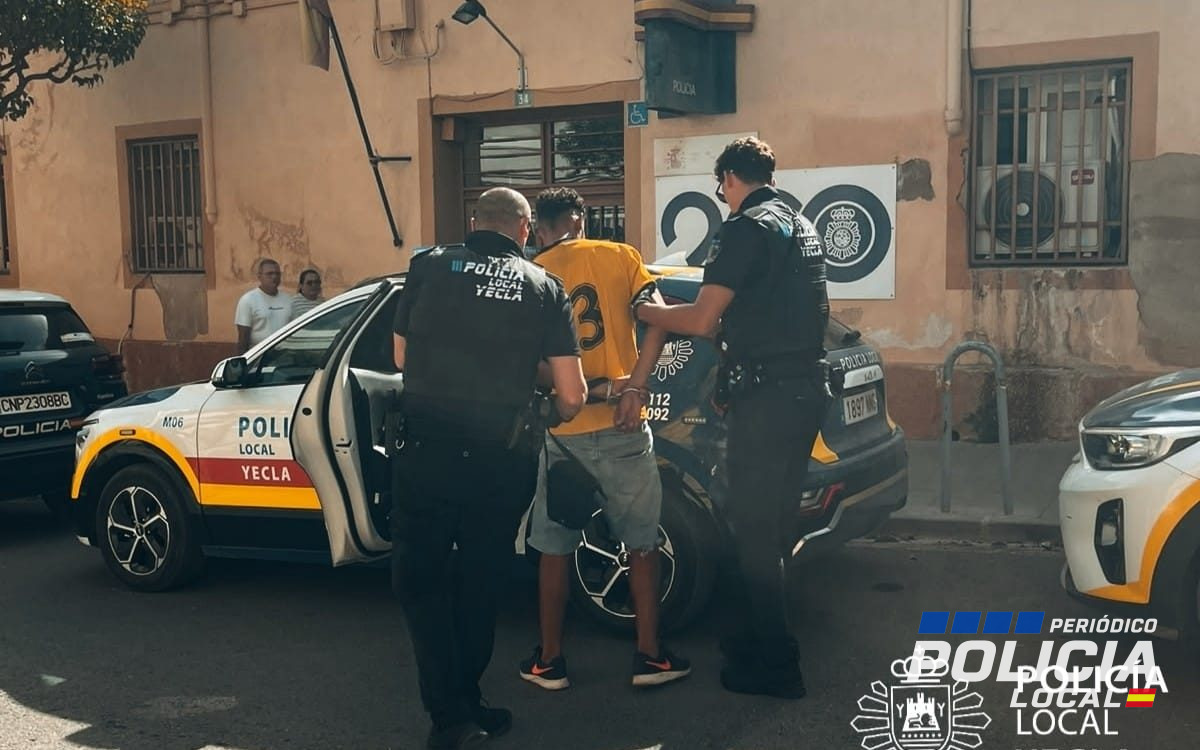 La Policía Local de Yecla detiene a un hombre tras agredir presuntamente a un agente
