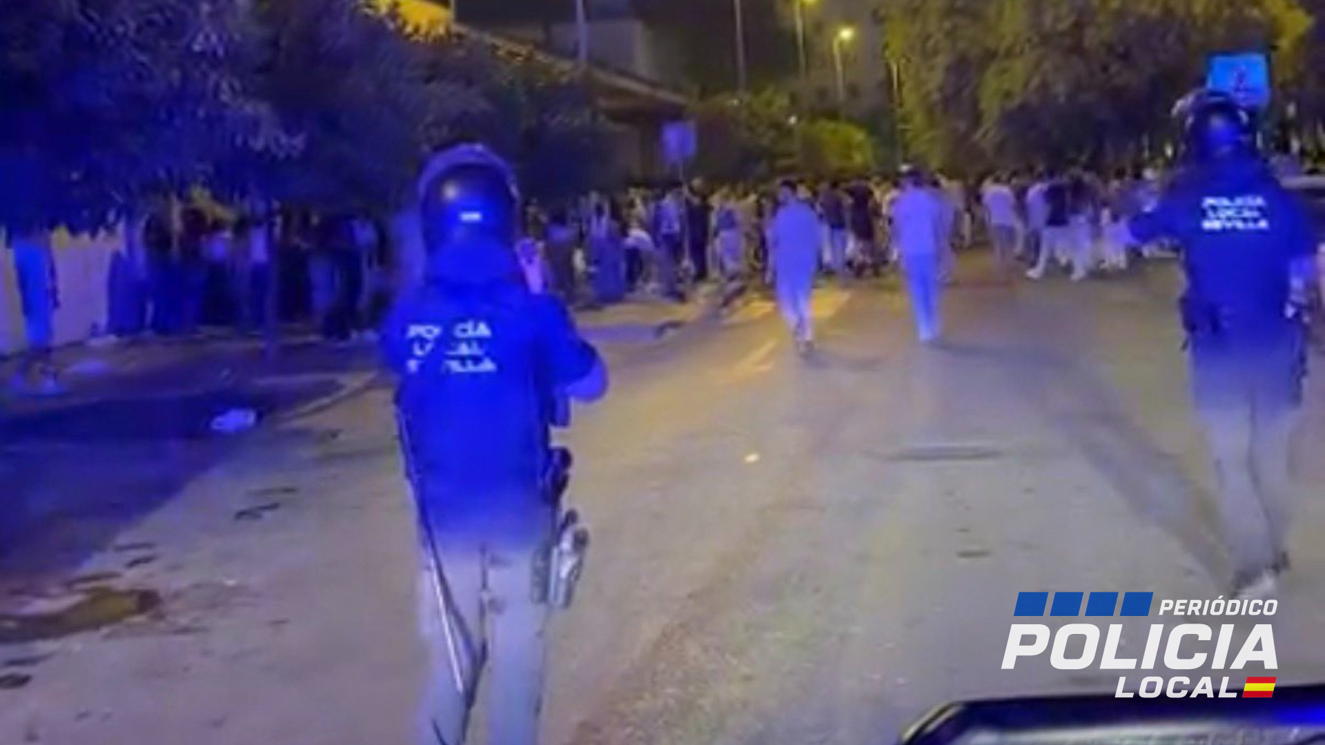 Policía Local de Sevilla disuelve segunda 'botellona' en Nervión por ordenanza municipal