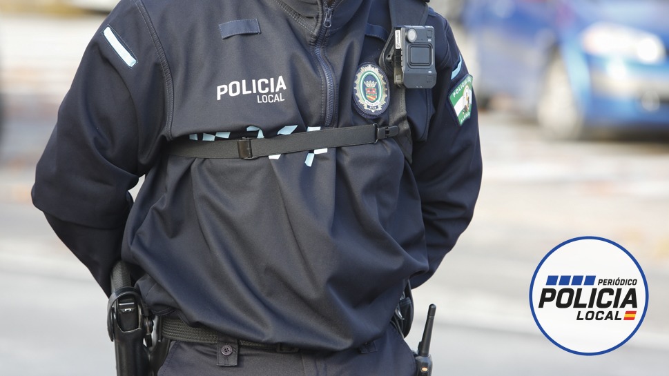 Un policía local de Albolote salva a una joven que se asfixiaba con un aro de plástico