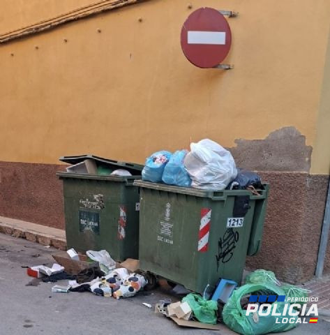 La Policía Local de Totana intensificará el control sobre los horarios y lugares para el depósito de basuras