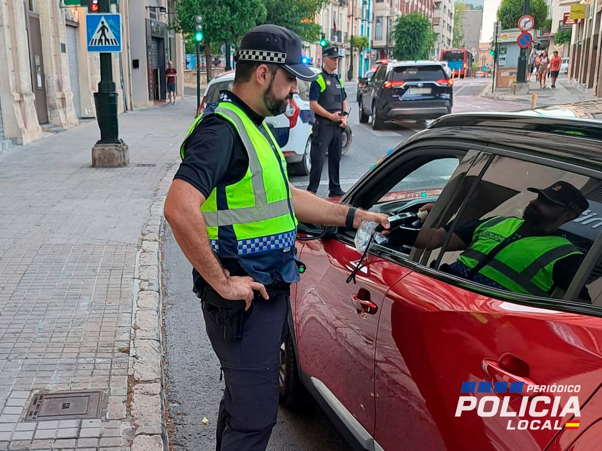 La Policía Local de Alcoy realiza 30 controles de alcoholemia con resultado negativo