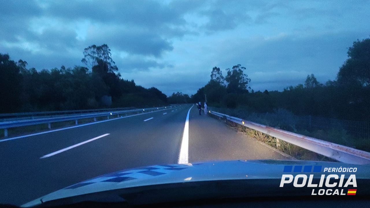 La Policía Local de Ordes rescata a un octogenario que caminaba por la AP-9
