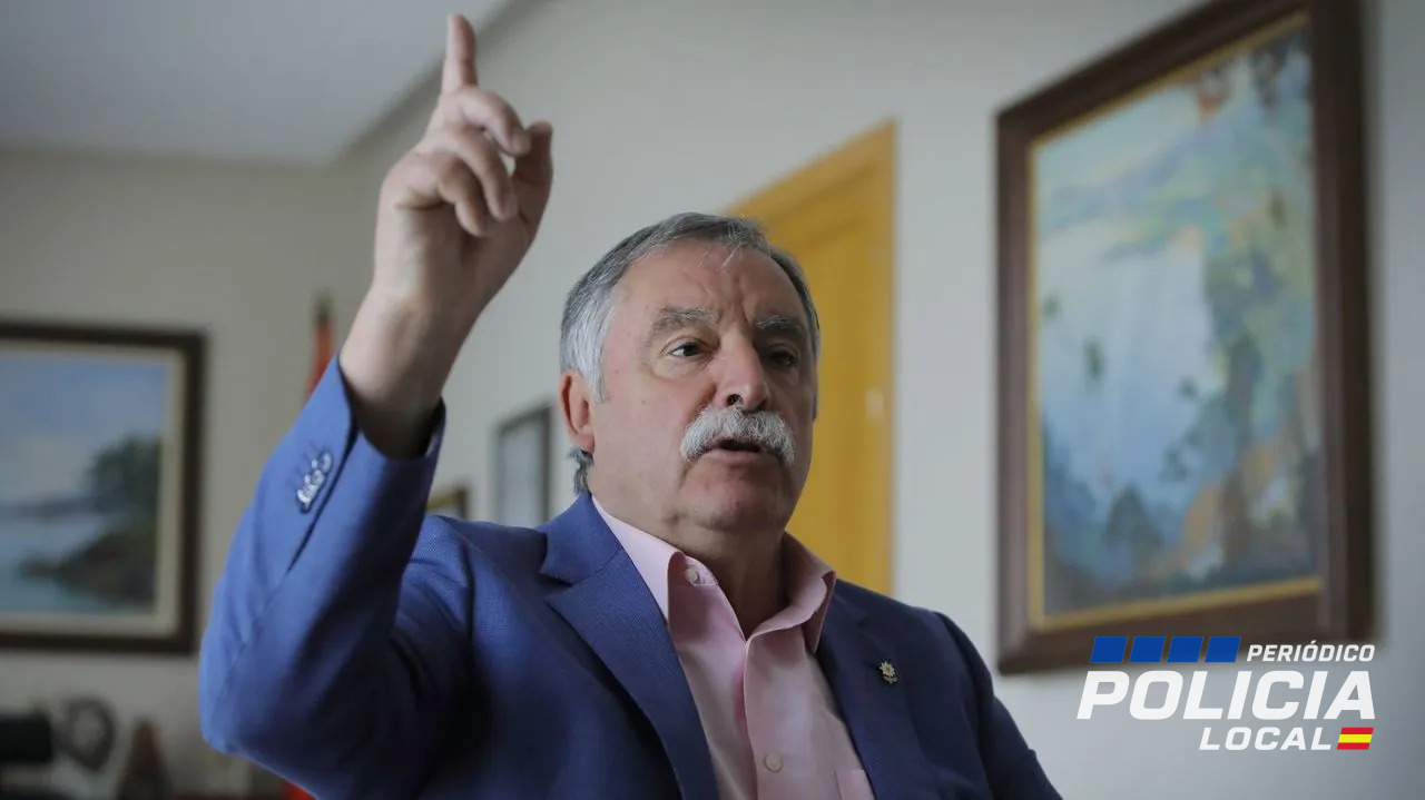 Alcalde de Oleiros insulta a policía local tras retirar su coche particular