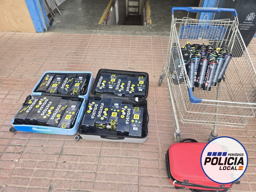 La Policía Local de Ceuta intercepta 44 botellas de óxido nitroso en el puerto y denuncia a tres personas por contrabando