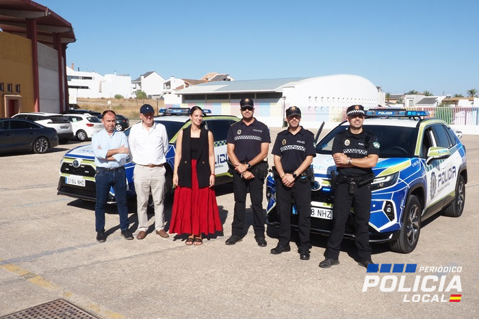 Más seguridad en calles y caminos: la Policía Local de Palos estrena dos todoterrenos híbridos equipados con desfibrilador