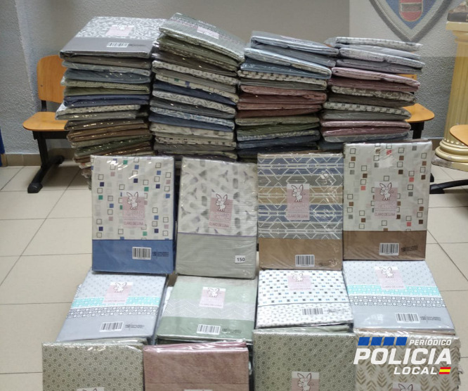 La Policía Local de Puertollano interviene más de cien juegos de sábanas falsas en el mercadillo e investiga al vendedor