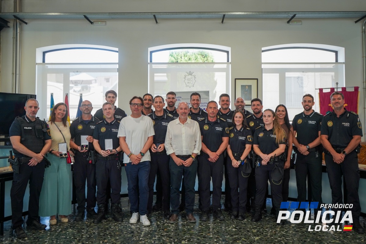 Massanassa reconoce a nueve agentes de la Policía Local por su actuación durante la DANA de 2024