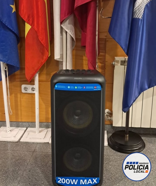 La Policía Local de Cuenca denuncia a varios jóvenes por botellón y les retira un equipo de música