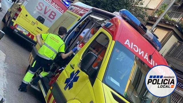La Policía Local de Oliva y equipos sanitarios reaniman a un hombre en parada cardíaca en un supermercado