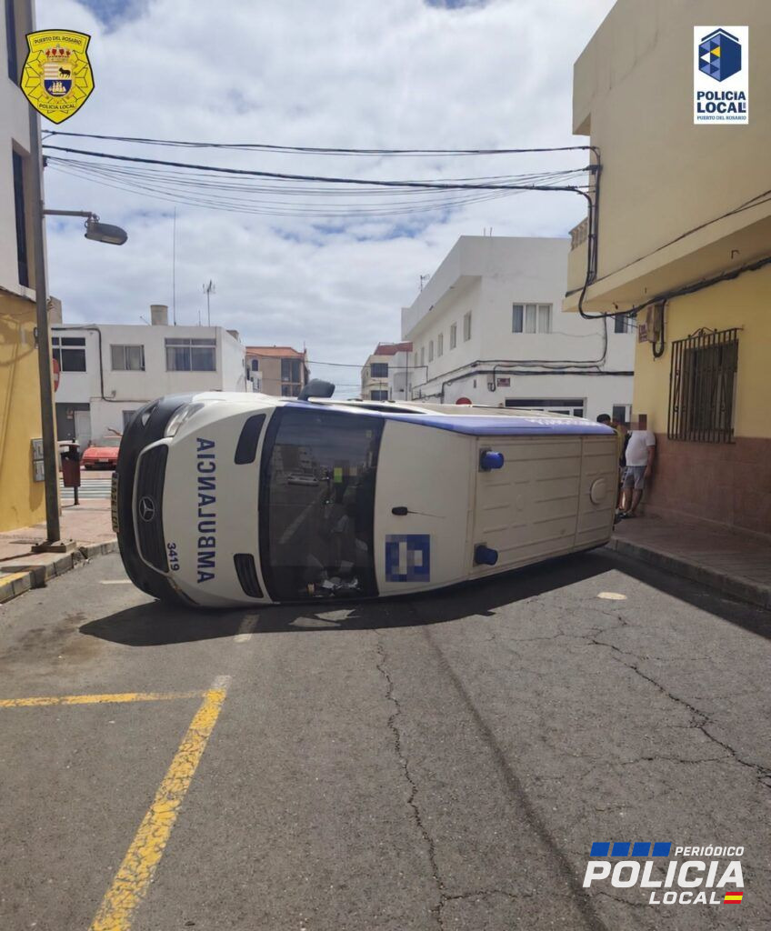 La Policía Local de Puerto del Rosario instruye diligencias tras volcar una ambulancia