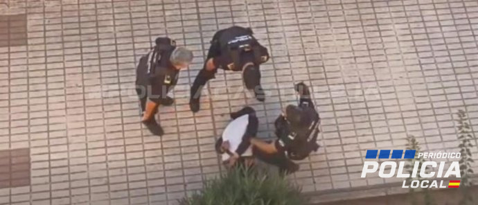 La Policía Local de Castilleja detiene con un táser al presunto autor de un atraco en Bormujos