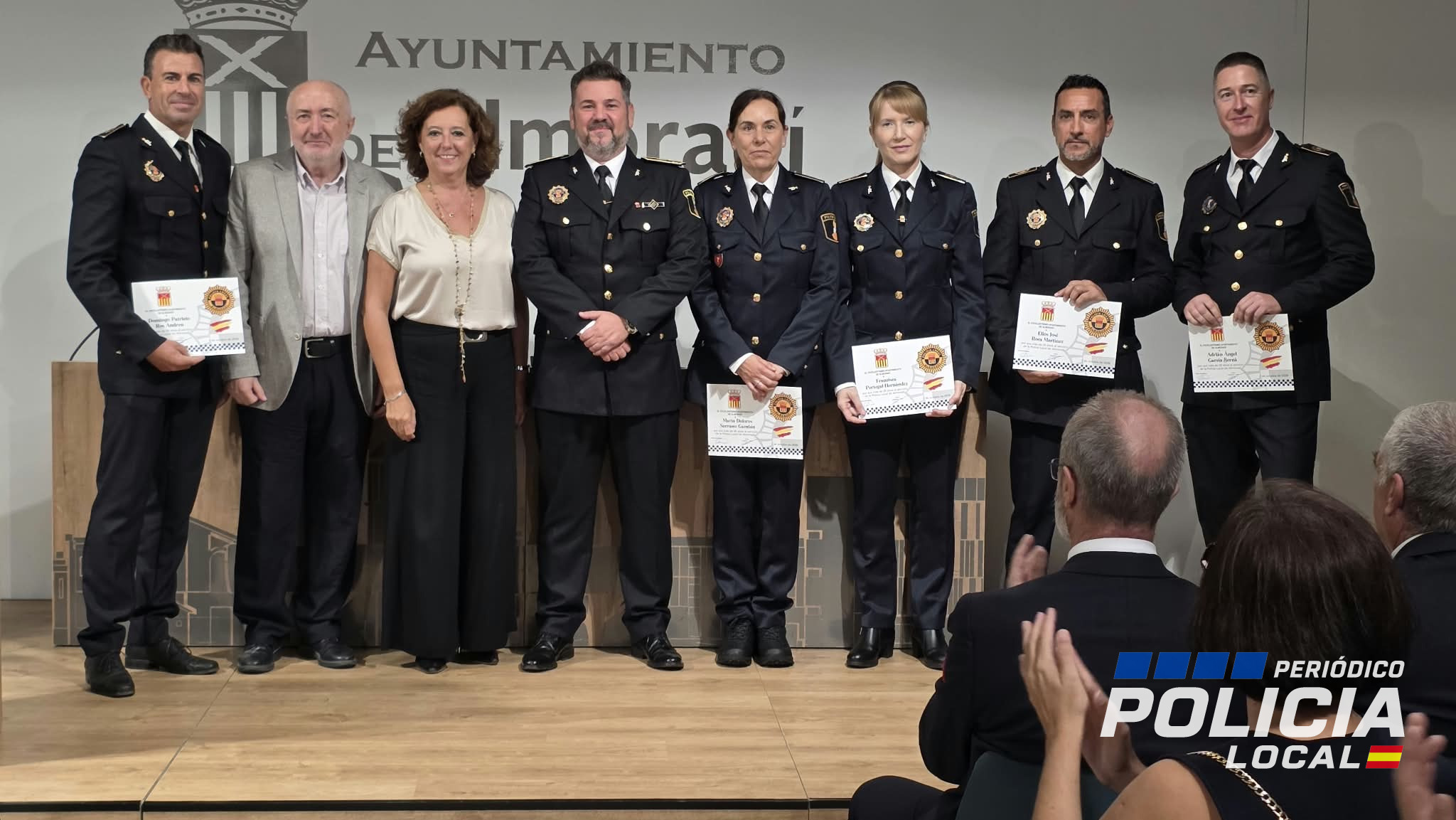 Almoradí homenajea a cinco policías locales por sus más de 25 años de servicio
